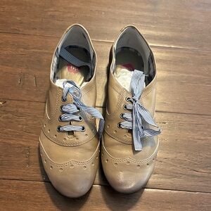 Tan Oxford Shoes with Striped Laces